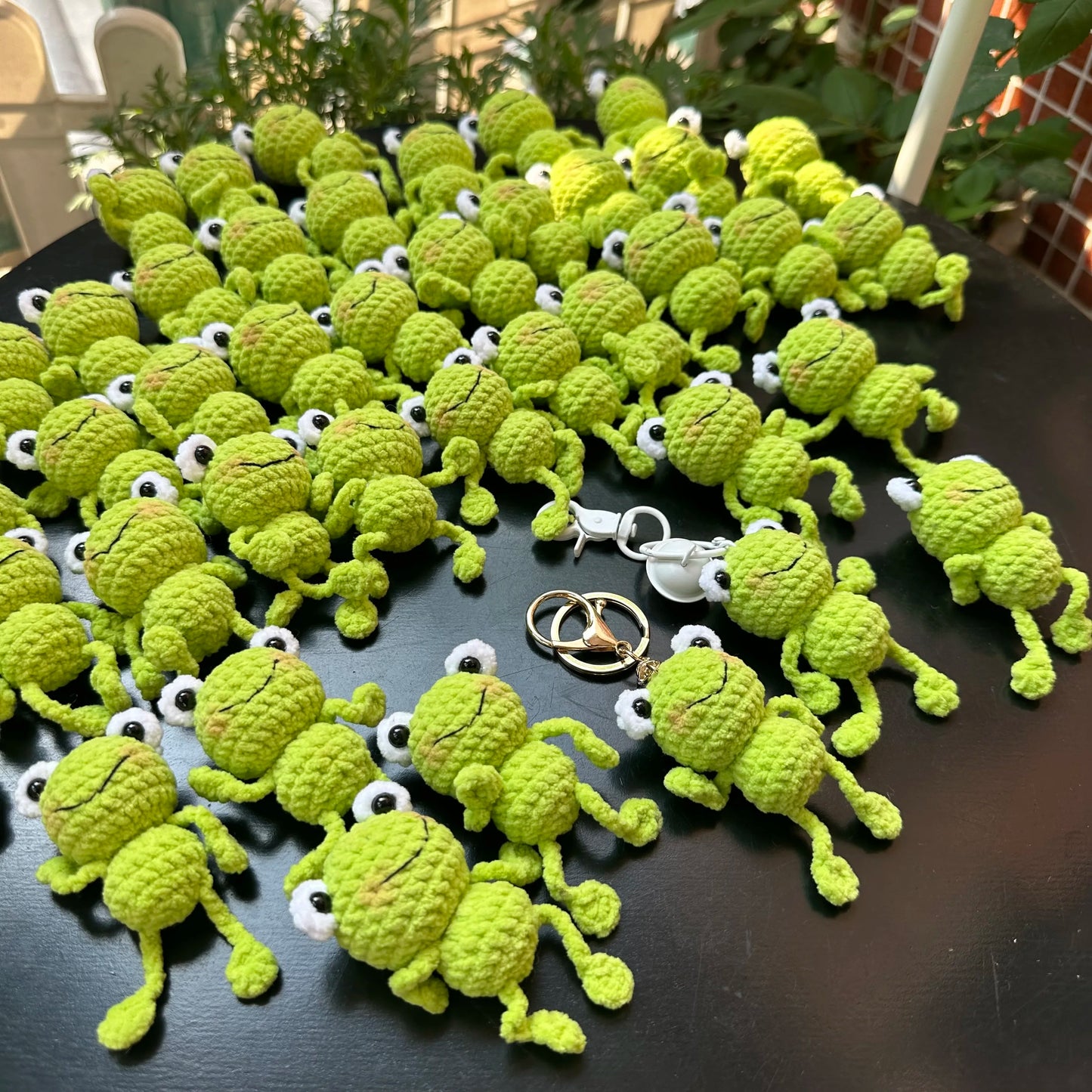 Cute Mini Hanging Frog Keychains Creative Knitting Doll Crochet Keyrings For Car Keys Kapibala Knitted Keychain For Bag Pendant