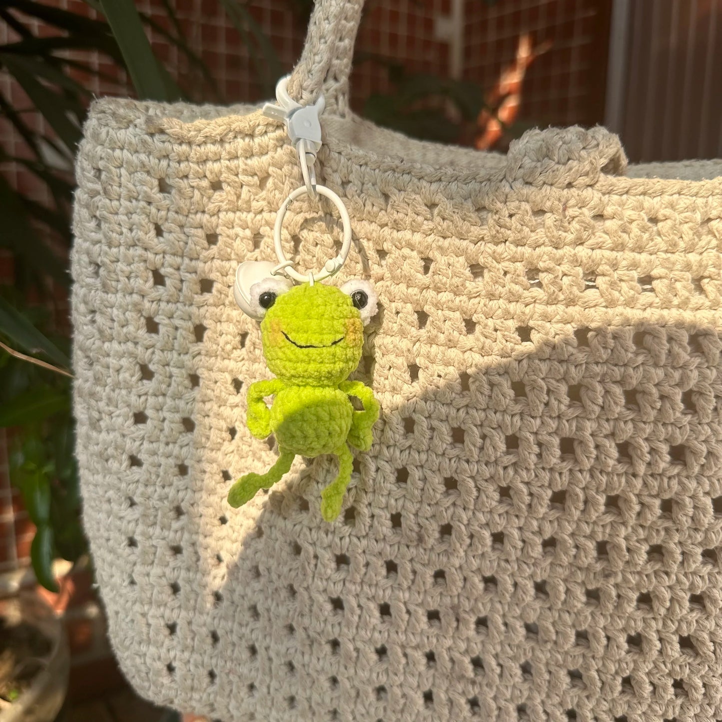 Cute Mini Hanging Frog Keychains Creative Knitting Doll Crochet Keyrings For Car Keys Kapibala Knitted Keychain For Bag Pendant