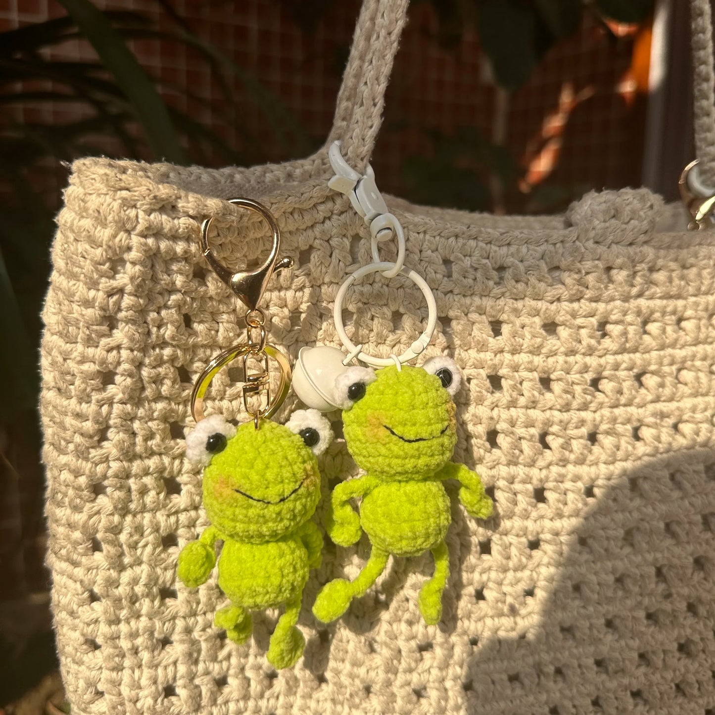 Cute Mini Hanging Frog Keychains Creative Knitting Doll Crochet Keyrings For Car Keys Kapibala Knitted Keychain For Bag Pendant