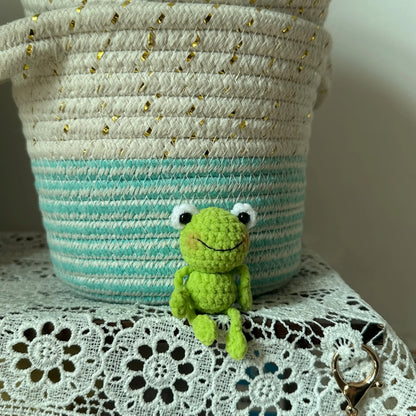 Cute Mini Hanging Frog Keychains Creative Knitting Doll Crochet Keyrings For Car Keys Kapibala Knitted Keychain For Bag Pendant