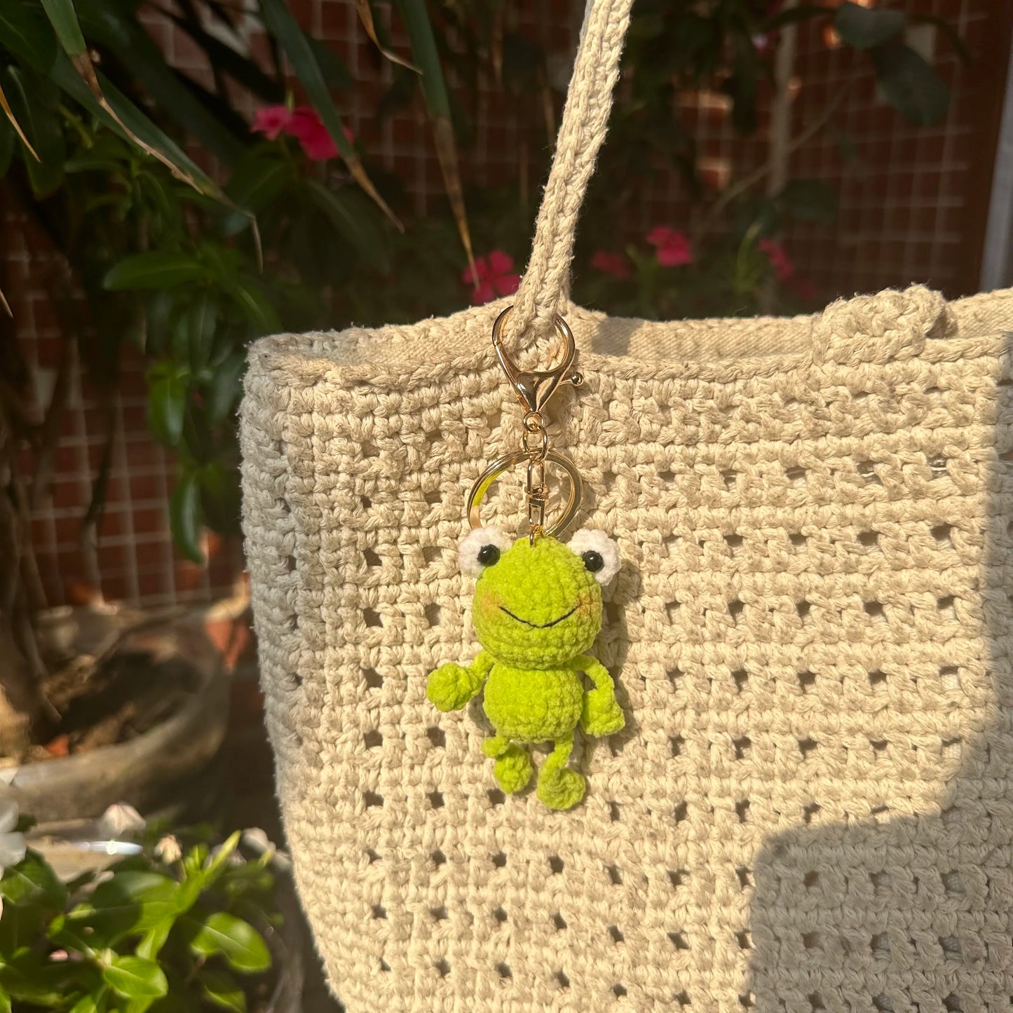 Cute Mini Hanging Frog Keychains Creative Knitting Doll Crochet Keyrings For Car Keys Kapibala Knitted Keychain For Bag Pendant